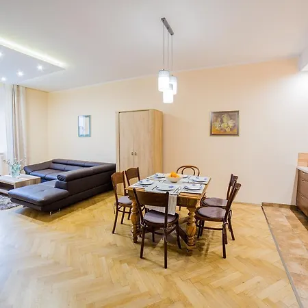 Apartment Market Square *