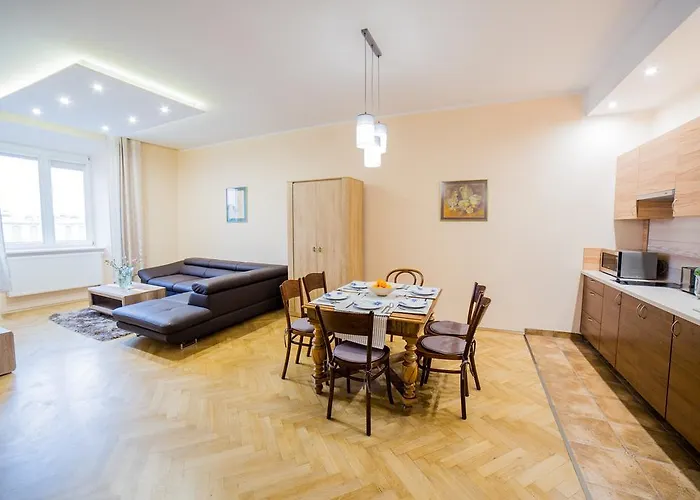 Apartment Market Square *